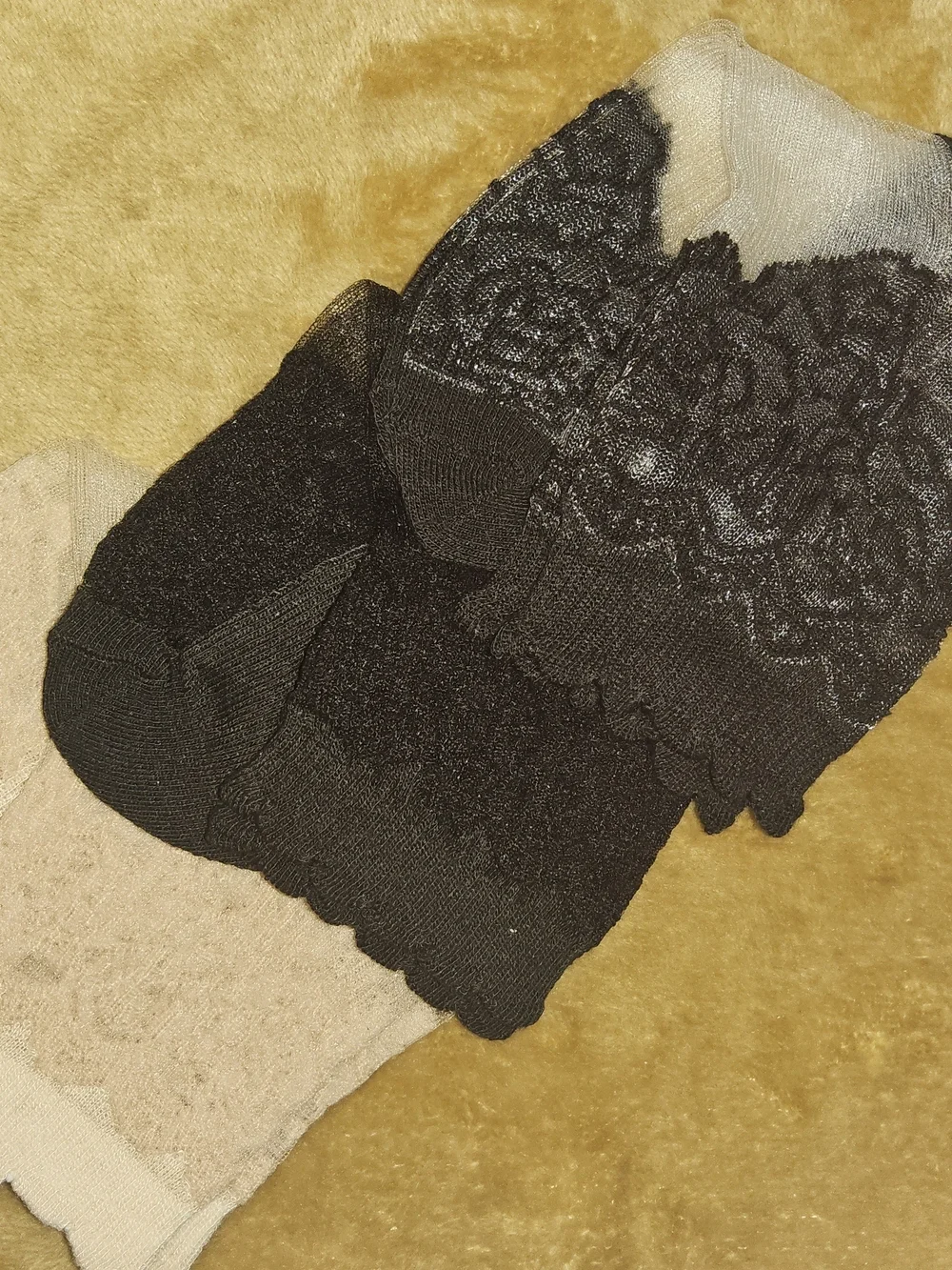 3-Pack Random Sheer Lace Mesh Ruffle Ankle Socks - Black & Beige